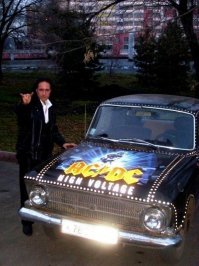 Группа AC/DC запишет альбом с Экслом Роузом