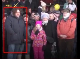 Тут нужно разделить мухи и котлеты.
1. То, что такая фигня со свалками происходит - это безусловно косяк чиновников и жители Волокаламска молодцы, что собрались и вынесли вопрос на общественность.
2. А вот науськивать детей, это конечно мерзко.