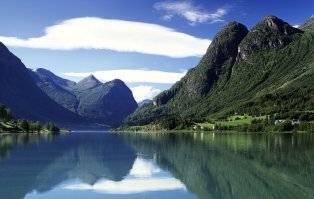 И где тут "намного красивее"?? Не красивее и тем более не на много. До этого по красоте очень далеко