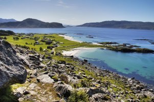 И где тут "намного красивее"?? Не красивее и тем более не на много. До этого по красоте очень далеко