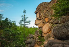 Какбы, Россия и Норвегия по климату , природе одинаковые. Тогда не пойму почему там тоска, а в твоём Мухосранске, или в каком нибудь Омске и Воронеже весело 
-------------------------------------------------

Больше глупости сморозить нельзя было.  :)  Крайний север России да, немного похож.   Только Норвегов  еще гольфстрим омывает.   А по поводу прекрасной природы и рыбалки.  Да, в каком-нибудь Мухосранске намного красивее и веселее.