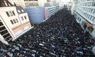 "где-то, как у нас, его мало" - аж поржал
вот мусульмане в Москве