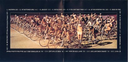 Были не только конверты, но и вкладыши. 
Queen    News Of The World 1977
Помнится распечатал и при**ел :-)