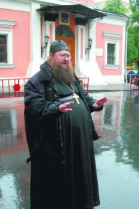 откуда у всех эхтих служителей такие тачки и почему при этом они внушают простому народу что важен Дух, а все материальное - тлен ? А пузаны такие они во время поста наверное отращивают ?