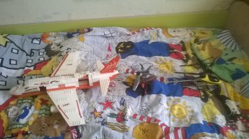 Жена у ребенка в игрушках прибиралась,хотела что то выкинуть,что то двоюродным мелким отдать. Успел , вырвал из хищных рук самолет из ЛЕГО, мы его с мелким почти неделю вечерами собирали и два верлолета на РУ. Говорит,типа вы не играете, а ЛЕГО пыль собирает. Нехрена не понимает, что ЛЕГО это память, мелкий красный вертолет пульт ИК накрылся ( не смог реанимировать) , а большой надо на улице запускать, мелкий сейчас дома тренируется взлет- посадку и по комнатам летает. 

Жена у ребенка в игрушках прибиралась,хотела что то выкинуть,что то двоюродным мелким отдать. Успел , вырвал из хищных рук самолет из ЛЕГО, мы его с мелким почти неделю вечерами собирали и два верлолета на РУ. Говорит,типа вы не играете, а ЛЕГО пыль собирает. Нехрена не понимает, что ЛЕГО это память, мелкий красный вертолет пульт ИК накрылся ( не смог реанимировать) , а большой надо на улице запускать, мелкий сейчас дома тренируется взлет- посадку и по комнатам летает. 
Не фига она фишку не рубит. Вот найду икпульт для этой модели и мелкого надеру в умении управлять. Мне 42,но жена говорит,что у нее два ребенка,один старый,другой молодой.