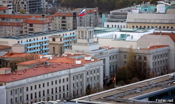 Европейские страны объявили о высылке российских дипломатов.

Германия, Франция, Чехия, Польша, Латвия, Литва и Эстония объявили о высылке российских дипломатов в связи с отравлением в Великобритании бывшего офицера ГРУ Сергея Скрипаля, в котором Лондон обвиняет Москву. 

К этим мерам присоединилась и Украина. Президент страны Петр Порошенко сообщил, что Киев вышлет 13 российских дипломатов.