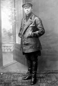 Я из другой страны, это проблематично. Да и родной брат деда и муж сестры деда, расстрелянные тогда - не самые близкие родственники, мне могут и не ответить. Кому охота этим заниматься?.. Осталось только фото родного брата дедушки, он служил в НКВД, вот по доносу его и арестовали...