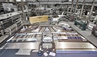 Зато у нас разрешено строить самолеты из КИТов. И затем зарегистрировать и летать на законных основаниях. А машину из набора - баловство. Ну если только в масштабе и на полку...