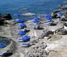 На Родосе стоит выбрать время и подняться на холм Филеримос, а также съездить в Термы Калитеи с их мозаиками и потрясающими пляжиками вокруг...