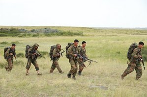 А что вам, кроме мультиков, остается видеть? Ну ждали мы вас на нашем полигоне на  международные соревнования спецназа "Золотая Сова" . Вы испугались. Мы гарантировали неприкосновенность, РК терпимая страна, только спорт и никакой политики...Но там же был и 32 раза вами уничтоженный русский спецназ! Пришлось бы лицом к лицу...Правда и ваши инструкторы тоже были - "зеленые береты" США. Сошли с дистанции в первый же день с марш-броска. +35 (это вытыраны Ирака!), обезвоживание и мошка. Наш норматив - 70 км. Китайцы рвались к победе очень шумно и дружно. Один белорус пришел к финишу с поврежденной ногой - специальный приз.