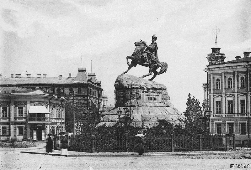 Стоят в Киеве около памятника Богдану Хмельницкому два киевлянина:   Абрам, а кому этот памятник?   Это украинцам, Моня,   они тут когда то жили!