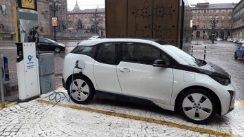 Заправки элеткро в Турине.