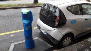 Заправки элеткро в Турине.