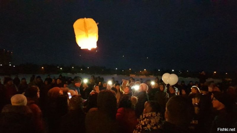 Свыше тысячи карагандинцев пришли сегодня, 27 марта, на церемонию почтения памяти погибших кемеровцев. Держитесь, друзья! Хотя какое тут к черту спокойствие может быть!