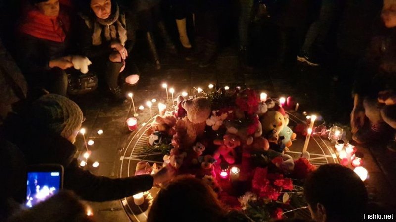 Свыше тысячи карагандинцев пришли сегодня, 27 марта, на церемонию почтения памяти погибших кемеровцев. Держитесь, друзья! Хотя какое тут к черту спокойствие может быть!