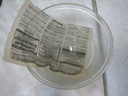 и это кто помнит?... ракеты из калиевой селитры (на заводе п.и.з.д.и.л.и)..
замачиваешь газету в растворе.. сушишь.. сматываешь в цилиндр.. все это в плотную фольгу, фитиль, спичка.... п.и.з.д.е..ц. она улетала