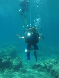 Эх... Ностальгия... К Вашей последней фотке, вот эта же бухта, только с другого ракурса, и эта же бухточка под водой(дочка учиться с аквалангом обращаться):
