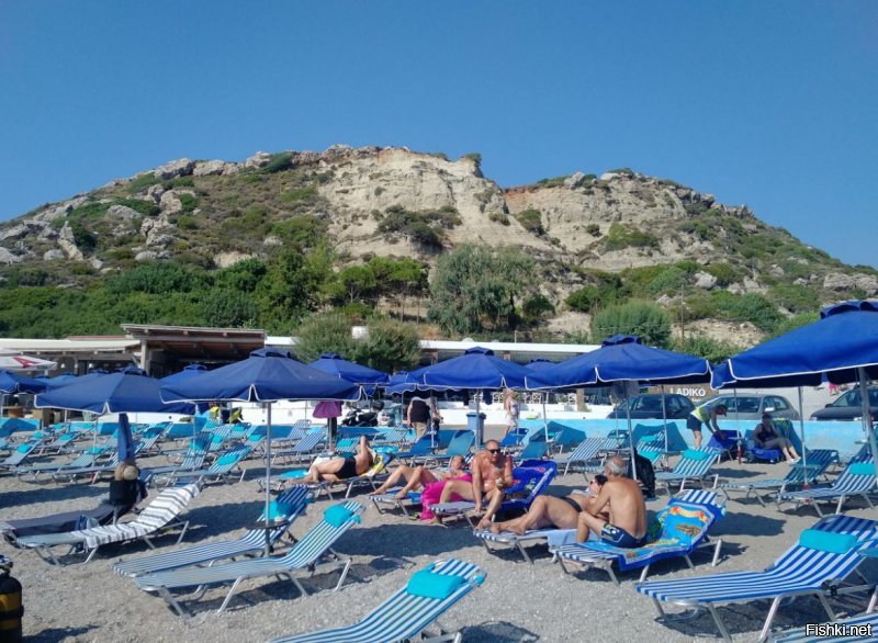 Эх... Ностальгия... К Вашей последней фотке, вот эта же бухта, только с другого ракурса, и эта же бухточка под водой(дочка учиться с аквалангом обращаться):