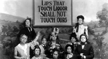 Стока не выпить, чтобы начать целовать этих мадамов.