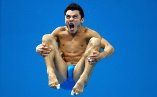 И прыгунов в воду