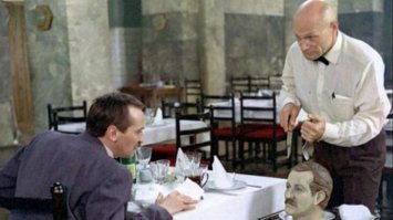 Да, согласен. Еще он мне запомнился как официант в "Город Зеро".