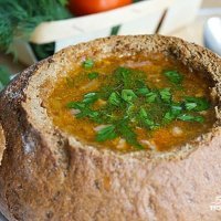 Справедливости ради, надо заметить, что в посте нет ни слова о том, что Суп готовили в хлебе... А "использовать хлеб как посуду для (сервировки) других блюд" (с) вполне возможно, что уже неоднократно подтверждено практическим опытом.




Есть даже варианты с Питой ))