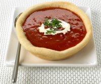 Справедливости ради, надо заметить, что в посте нет ни слова о том, что Суп готовили в хлебе... А "использовать хлеб как посуду для (сервировки) других блюд" (с) вполне возможно, что уже неоднократно подтверждено практическим опытом.




Есть даже варианты с Питой ))