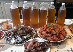 Не сочетается пиво с помидорами, огурцами и салатом!!! Вот правильное сочетание: