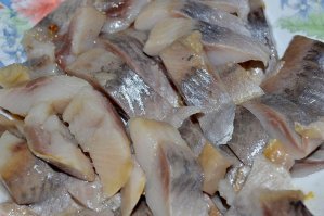 Нет Билли сегодня ты будешь жрать селедку. И ни каких "блямяунах"