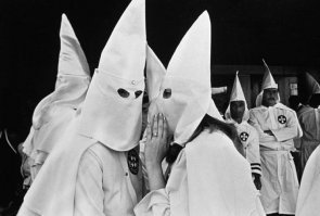 "Слушай, Джонни! В Кливленде похоже разбушевались негры..."