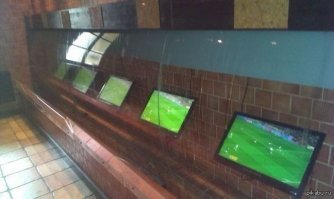А только представить себе, куда были бы направлены струи мочи, когда играла бы сборная наша доблестная...
