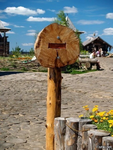 фото из Абалака (теремки из дерева для туристов), знакомые места:)