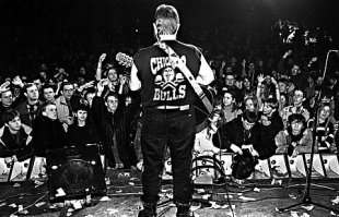 "это воспринимается как реклама", "пиар", может ещё маркетинг или бизнес-проект?не платил мне никто за пост:)это душевный порыв.
Про Цоя мне неинтересно (безразлично всегда было), о Высоцком или о БГ это как о боге"не по Сеньке шапка" - не осилю, да и было уже. А вот об Полковнике не было.
Есть же люди, для которых Полковник пел, ну так может сейчас прочитают, вспомнят и порадуются. Вот для них я больше и старался.