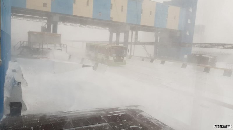 Вот это совпадение, только что оттуда вернулся. Ох и суровый там климат: -25 и сбивающий с ног ветер - и это в конце марта! И сугробы в три этажа высотой.