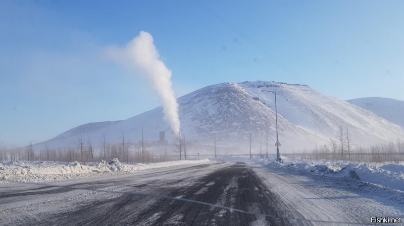 Вот это совпадение, только что оттуда вернулся. Ох и суровый там климат: -25 и сбивающий с ног ветер - и это в конце марта! И сугробы в три этажа высотой.