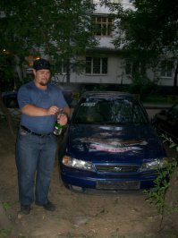 Эх, была у меня "кореянка" 1997 года выпуска. :) 
Купил 2006, продал в начале 2008. 

Вот, свежекупленная, наклейки от предыдущего хозяина: :)