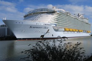 SYMPHONY OF THE SEAS
Технические характеристики
Год постройки - 2018 г.
Водоизмещение - 230 000 т.
Длина - 362 м.
Ширина - 66 м.
Пассажирских палуб   18
Всего пассажиров - 5 494 человек
Экипаж - 2 175 человек
Стабилизаторы качки - есть
Электропитание - 110/220 В.
Полное описание 

Видео