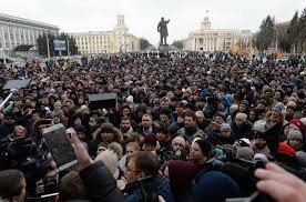 Сплошные подмены понятий: 1) Замеры вредных веществ в окружающей среде и крови жителей названы исправлением ситуации. 
2) Насчет того, что якобы в США и Швеции мусор просто сжигается и вся гадость уходит в воздух: 
США: " На протяжении последних трех десятилетий в США реализуется масштабная "антимусорная программа", смысл которой заключается в снижении потребления, повторном использовании и переработке".   
Швеция: "Газеты превращаются в бумажную массу, бутылки используются повторно или переплавляют в новые элементы, пластиковые контейнеры становятся пластичным сырьем; еда компостируется и становится удобрением или биогазом. Мусорные грузовики часто работают на переработанной электроэнергии или биогазе. Сточные воды очищаются до такой степени, что их можно пить. Специальные грузовики ездят по городу и забирают электронику и опасные отходы, химические вещества. Фармацевты принимают остатки лекарств. Обьемные отходы, типа старого телевизора или сломанной мебели шведы отвозят на перерабатывающие центры на окраинах городов. 
...около половины всех бытовых отходов сжигается, то есть превращается в энергию.... Дым от мусоросжигательных заводов состоит из 99,9 процентов нетоксичных двуокиси углерода и воды, но их до сих пор фильтруют через сухой фильтр и воду. Шлак из фильтров используется для наполнения заброшенных шахт."
Переделывай. Не заплатят.