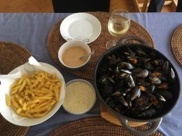 Короче я не выдержал таких фоток :) в 8 утра сходил в магазин купил 3кг мулей свежих североморских слава богу море рядом цена маленькая :)
Приятно всем утра :)