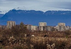 Че та там вдали и город не лучше.Война? Сев Осетия?