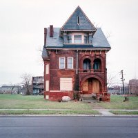 Я не знаю почему, но мне нравится этот стиль домостроения.
Есть тут у нас профи, как называется этот стиль?