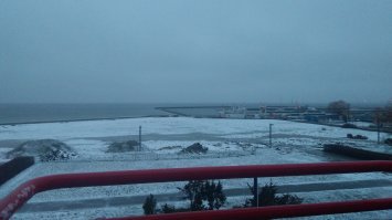 У нас в таллине в отеле чайки <span style='color:gray'>[мат]</span> мясо с балкона, холодильника тоже не было. А купили на закусь рульку. Утром проснулся от каких-то стуков на балконе. Короче чайки клевали пакет с мясом)) Хорошо водку не тронули)) Сохранился только вид с балкона...