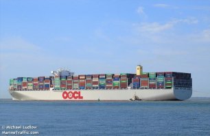 Мне вот такие тарантасы нравятся
OOCL HONG KONG - крупнейший контейнеровоз в мире. Поменьше конечно, чем Prelude FLNG, но не сильно.

На всякий случай - высота контейнера 2,6-2,9 метра. Т.е. человек 1,8 метра высотой на этой фотке даже и виден не будет.