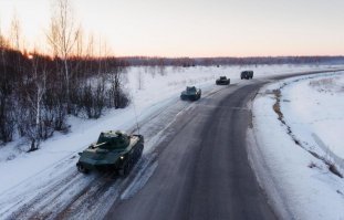 Это батарея Нона 2С9 на марше а не БМД-4
