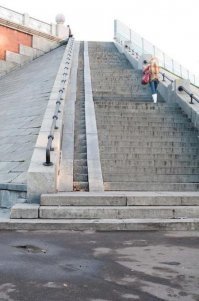 Для такого дела нужна очень серьезная подготовка, наверное он тренировался на наших пандусах