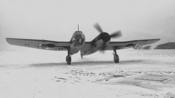 Еще такие были:
Stipa-Caproni   Фюзеляж экспериментального итальянского самолёта выполнен в виде бочки (1932 год).
Blohm & Voss BV 141   Самолёт, который должен был использоваться немецкими разведчиками во время II мировой войны. Отличается асимметричным дизайном.
VVA-14   Самолёт-амфибия.
Snecma C-450   Проект французских инженеров. Отличительная особенность   возможность вертикального взлёта и приземления. 1958 год.