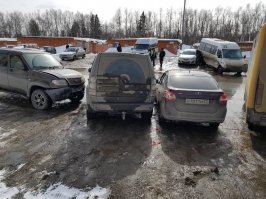 Ну вообще-то он еще и Лэнд Ровер стукнул там же.