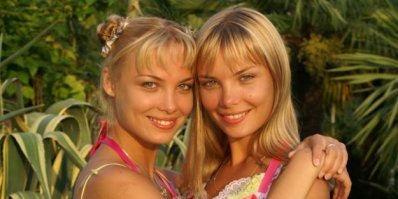 А на это фото - сестра знаменитой Ольги Арнтгольц - Татьяна. С сестрой.