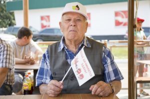 Бульдог выглядит так, будто знаком со всеми печалями мира
