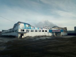Сегодня ночью, 5 апреля, на улице Кремлевской в Тюмени сгорел популярный гипермаркет детских товаров Rich Family.
